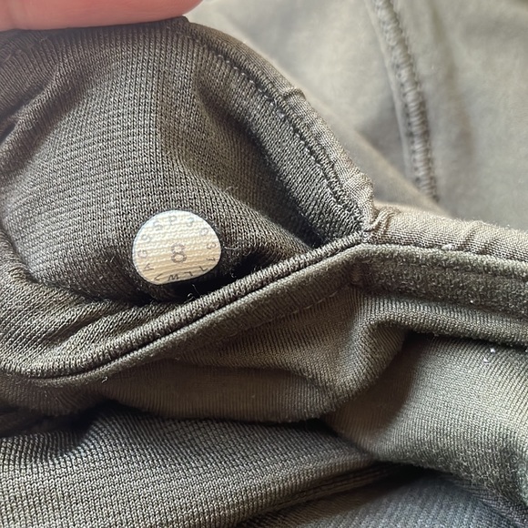 Lululemon Hotty Hot short size 8 2.5” - Picture 3 of 3